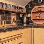 Cosy Pet Friendly Upside Down Hideaway * Bristol