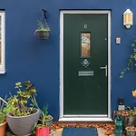 Cosy Pet Friendly Upside Down Hideaway Apartman Bristol