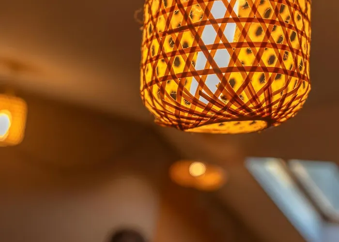 Cosy Pet Friendly Upside Down Hideaway * Bristol